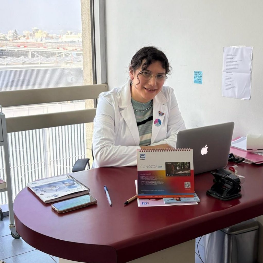 Dra. Natalia Riquelme en su consulta